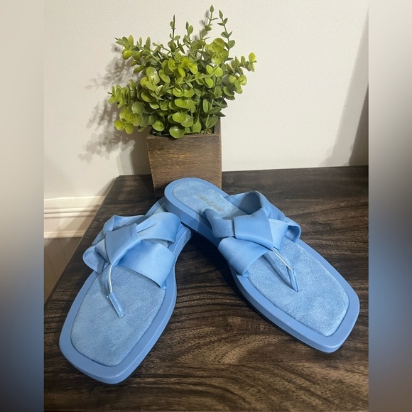 NWT-Violet & Red Women’s Blue Sandal with Bow Front - Picture 2 of 6